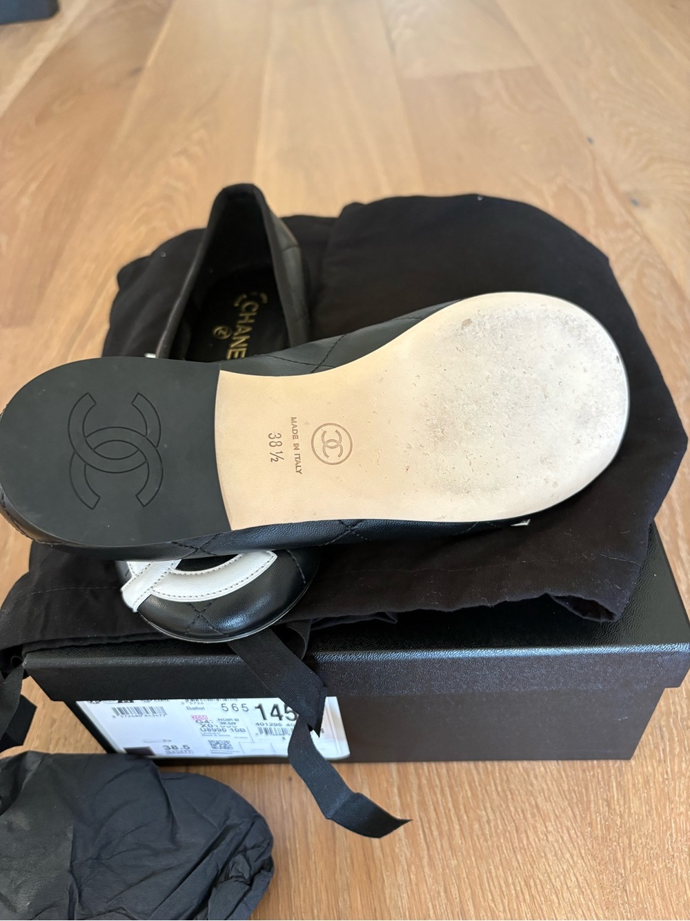 Chanel Cambon 2026 Quilted Black Ballet Flats With White CC Logo - Picture 5 of 14